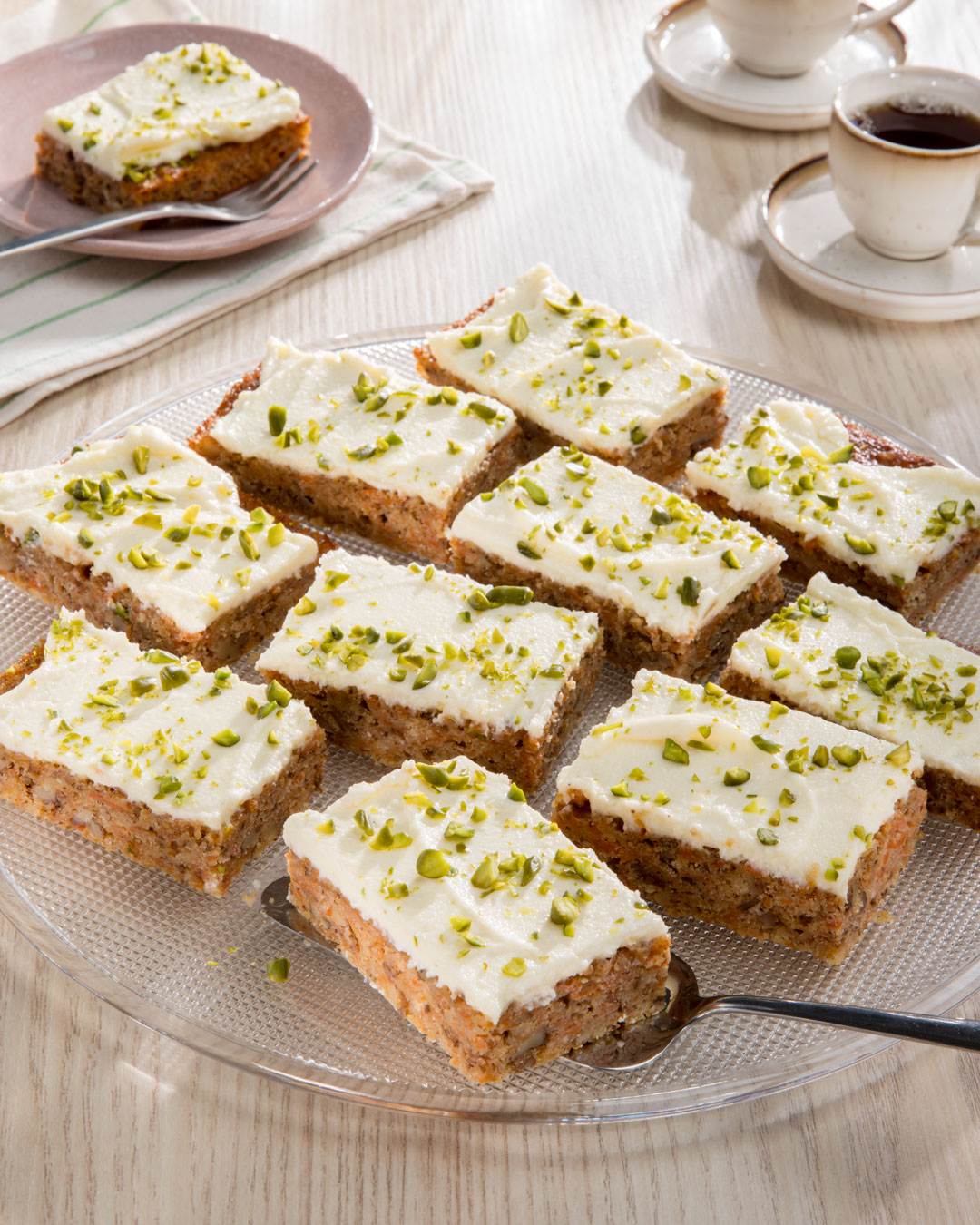 Karottenkuchen vom Blech - super saftig & schnell gemacht | PENNY.de Karottenkuchen vom Blech - super saftig & schnell gemacht | PENNY.de