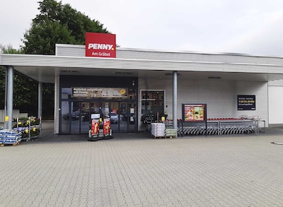 Sie sehen den Eingang vom Penny Markt in Zschopau Am Graebel 1