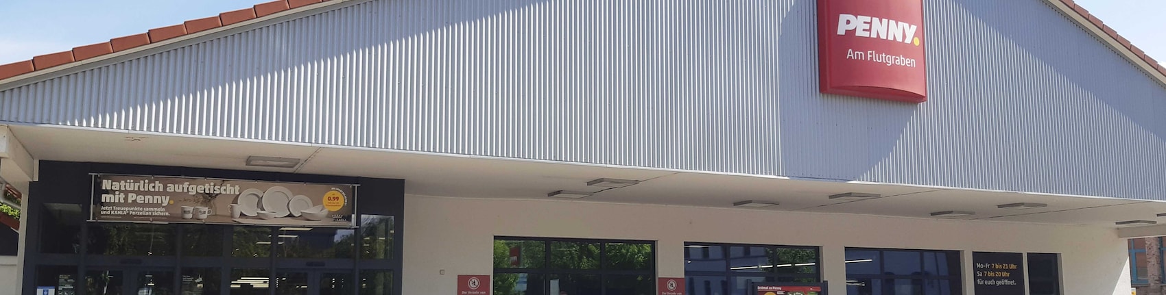 Sie sehen den Eingang vom Penny Markt in Erfurt, Stauffenbergallee 12a