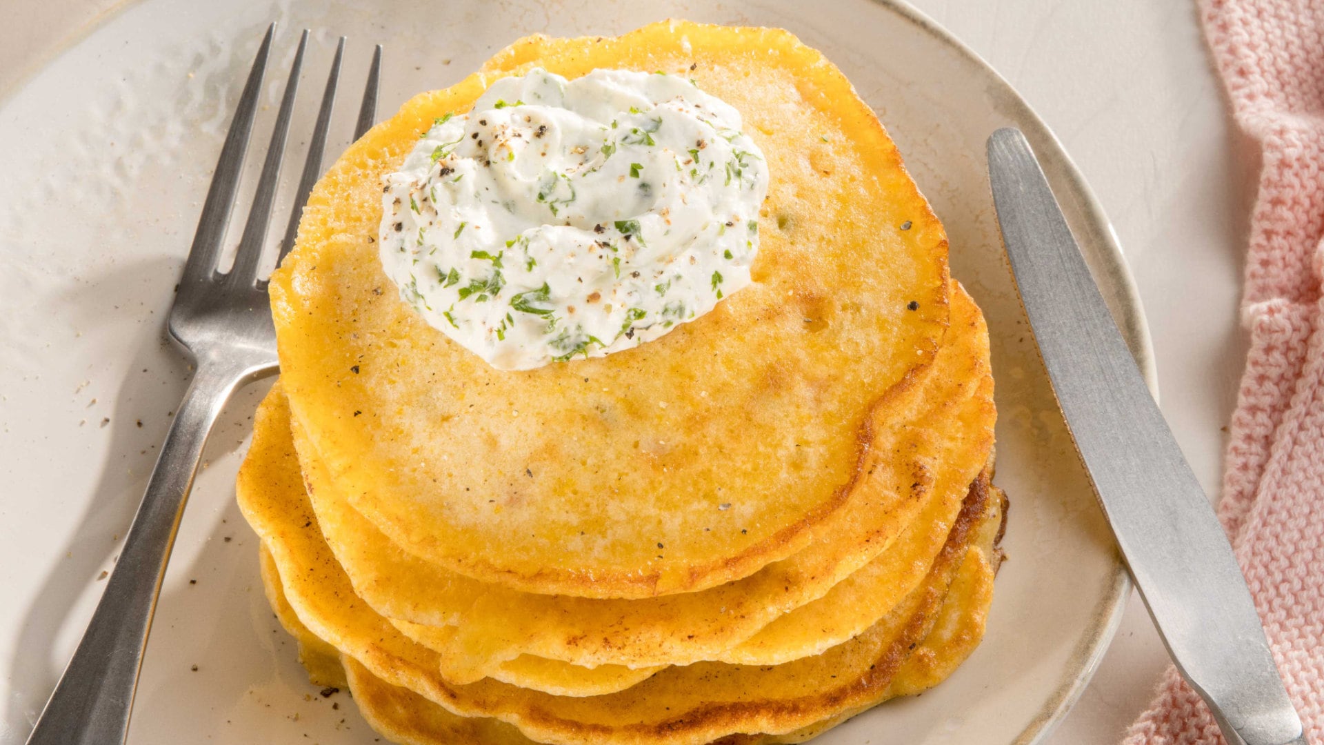 Gemüse Pancakes auf Teller