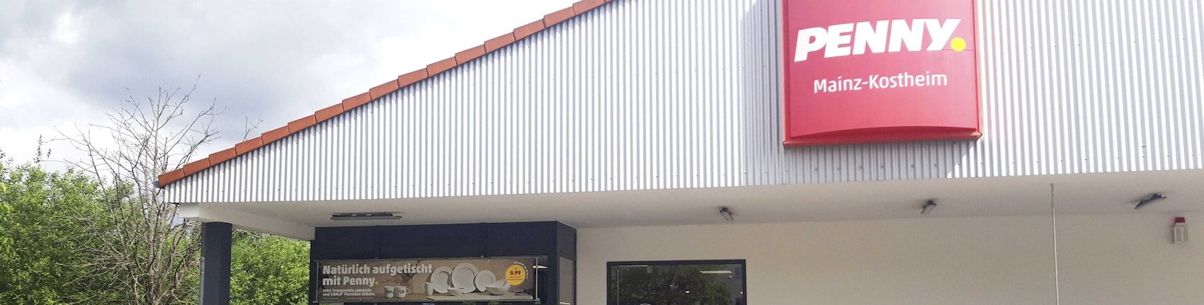 Sie sehen den Eingang vom Penny Markt in Mainz-Kostheim, Hochheimer Str. 49
