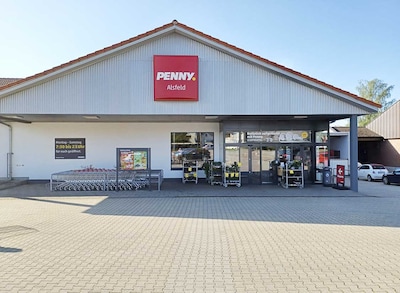 Sie sehen den Eingang vom Penny Markt in Alsfeld, Gruenberger Str. 82