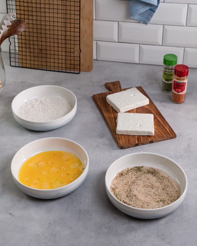 Dieses Bild zeigt, wie die Panierstraße für den Feta.