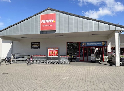 Sie sehen den Eingang vom Penny Markt in Magdeburg, Scheidebuschstr. 30