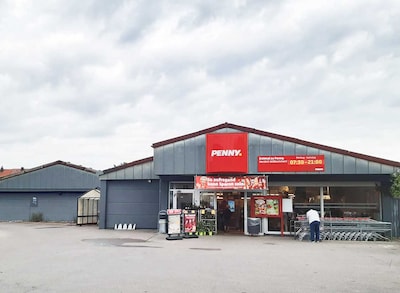 sie sehen den Eingang vom Penny Markt in Ludwigsburg/Ossweil Friesenstr. 32