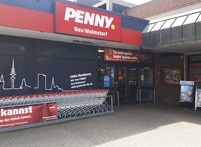 Sie sehen den Eingang vom Penny Markt in Neu Wulmstorf, Bahnhofstr. 19