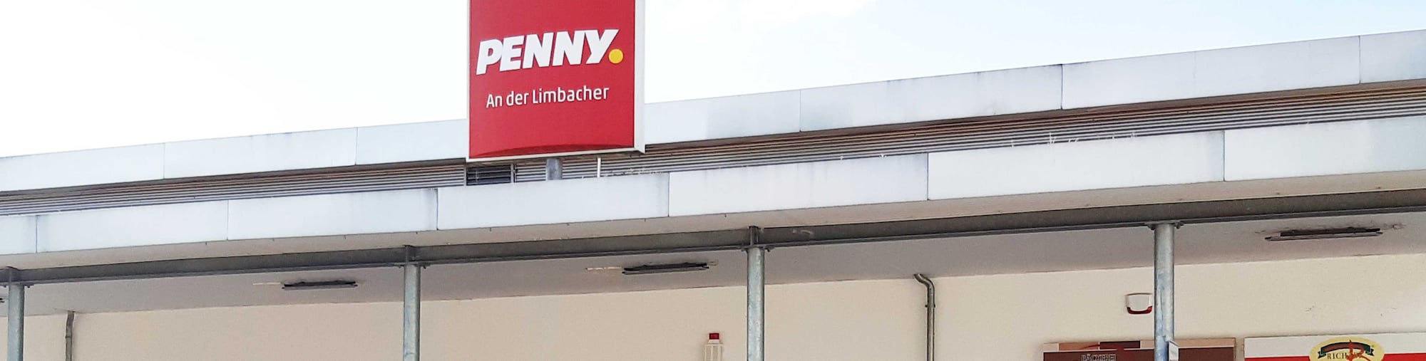 Sie sehen den Eingang vom Penny Markt in Chemnitz (Sachs) Limbacher Strasse 114