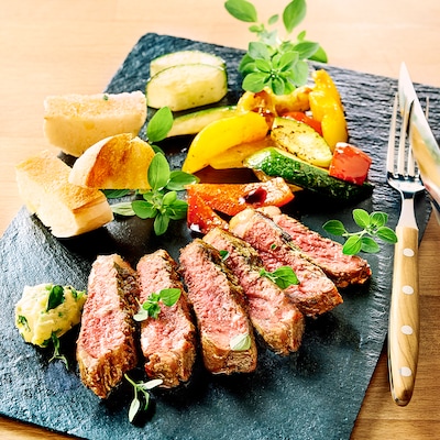 Auf diesem Bild siehst du unser Beef mit Paprika-Zucchini.