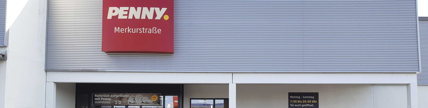 Sie sehen den Eingang vom Penny Markt in Kaiserslautern, Merkurstr. 36