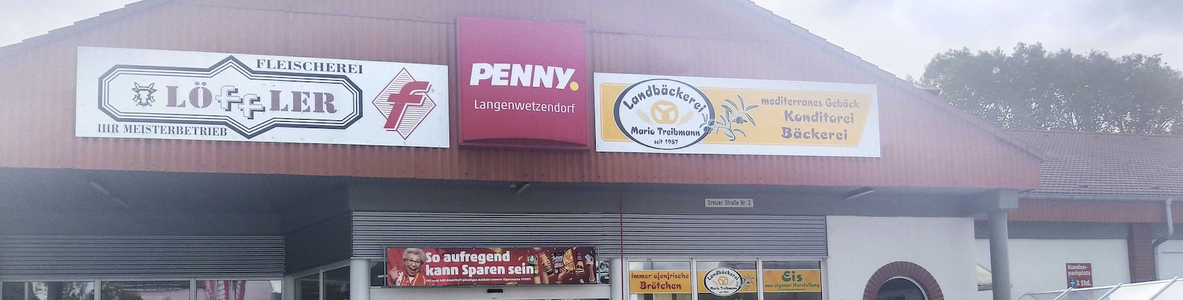 Sie sehen den Eingang vom Penny Markt in Langenwetzendorf Greizer Str. 2