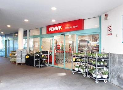 sie sehen den Eingang vom Penny Markt in Stralsund/Knieper Heinrich-Heine-Ring 76