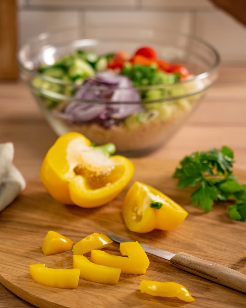 Couscous-Salat mit buntem Gemüse