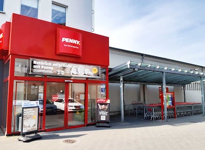 sie sehen den Eingang vom Penny Markt in Rostock Hermannstr. 34A