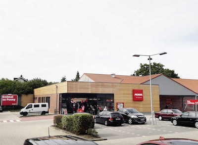 Sie sehen den Eingang vom Penny Markt in Luetjensee, Hamburger Strasse 77