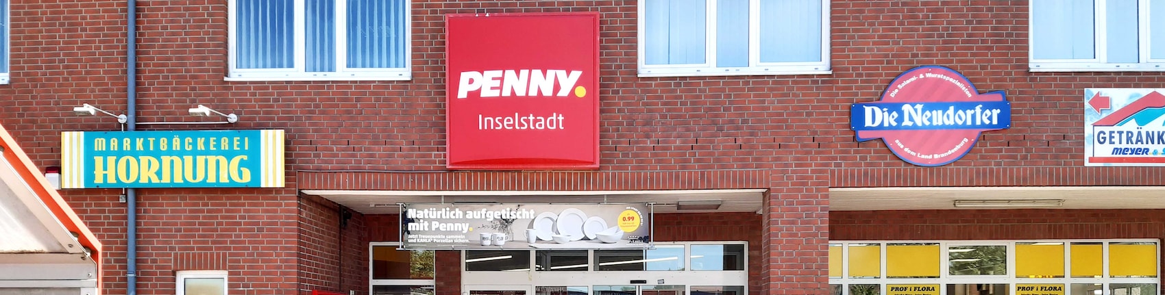 sie sehen den Eingang vom Penny Markt in Malchow Rostocker Str. 7A