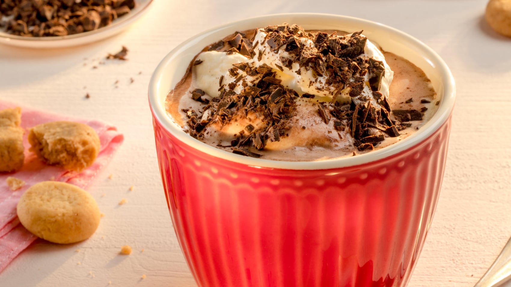 Heißer Kakao im Becher
