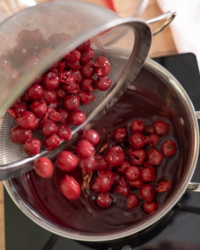 Dänischer Mandelmilchreis mit Sauerkirschen