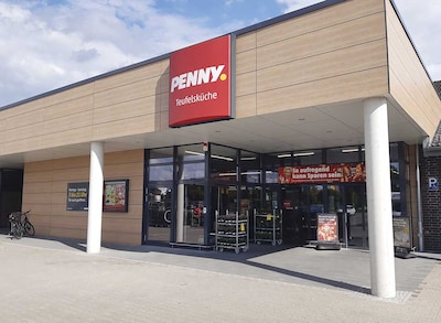 Sie sehen den Eingang vom Penny Markt in Lüneburg, Auf der Höhe 67