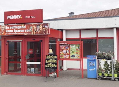 Sie sehen den Eingang vom Penny Markt in Lauenau, Coppenbruegger Landstr. 60