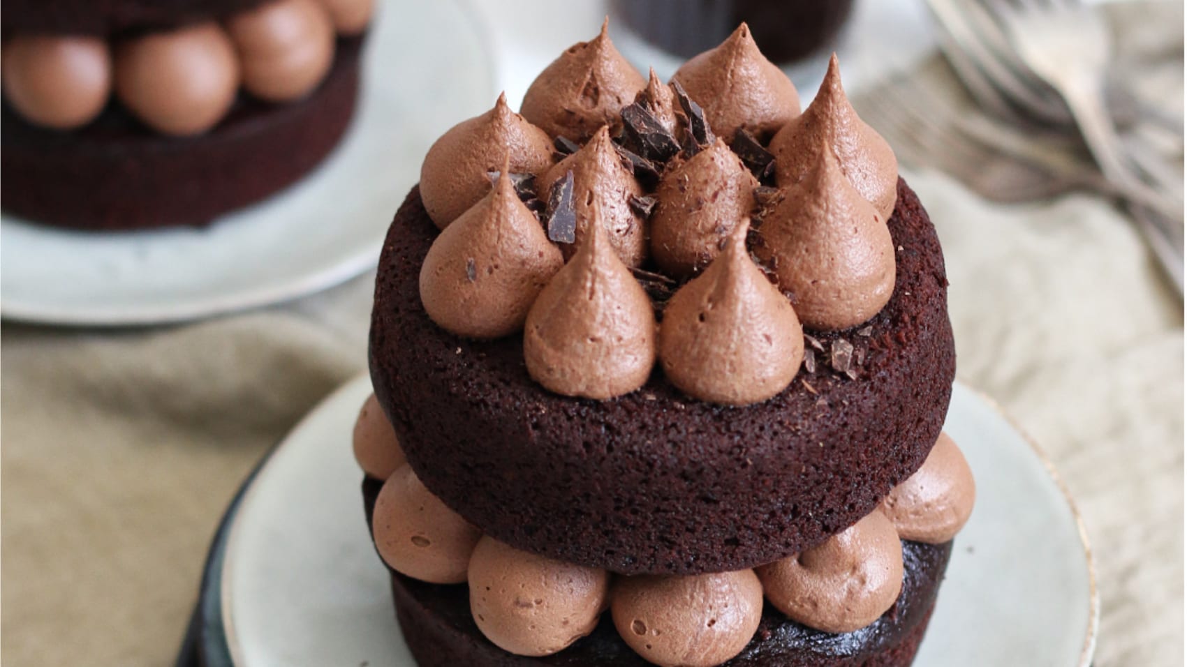 Mini Schokoladenkuchen auf Teller
