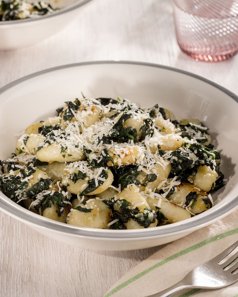 Dieses Bild zeigt die fertigen Gnocchi mit Spinat.