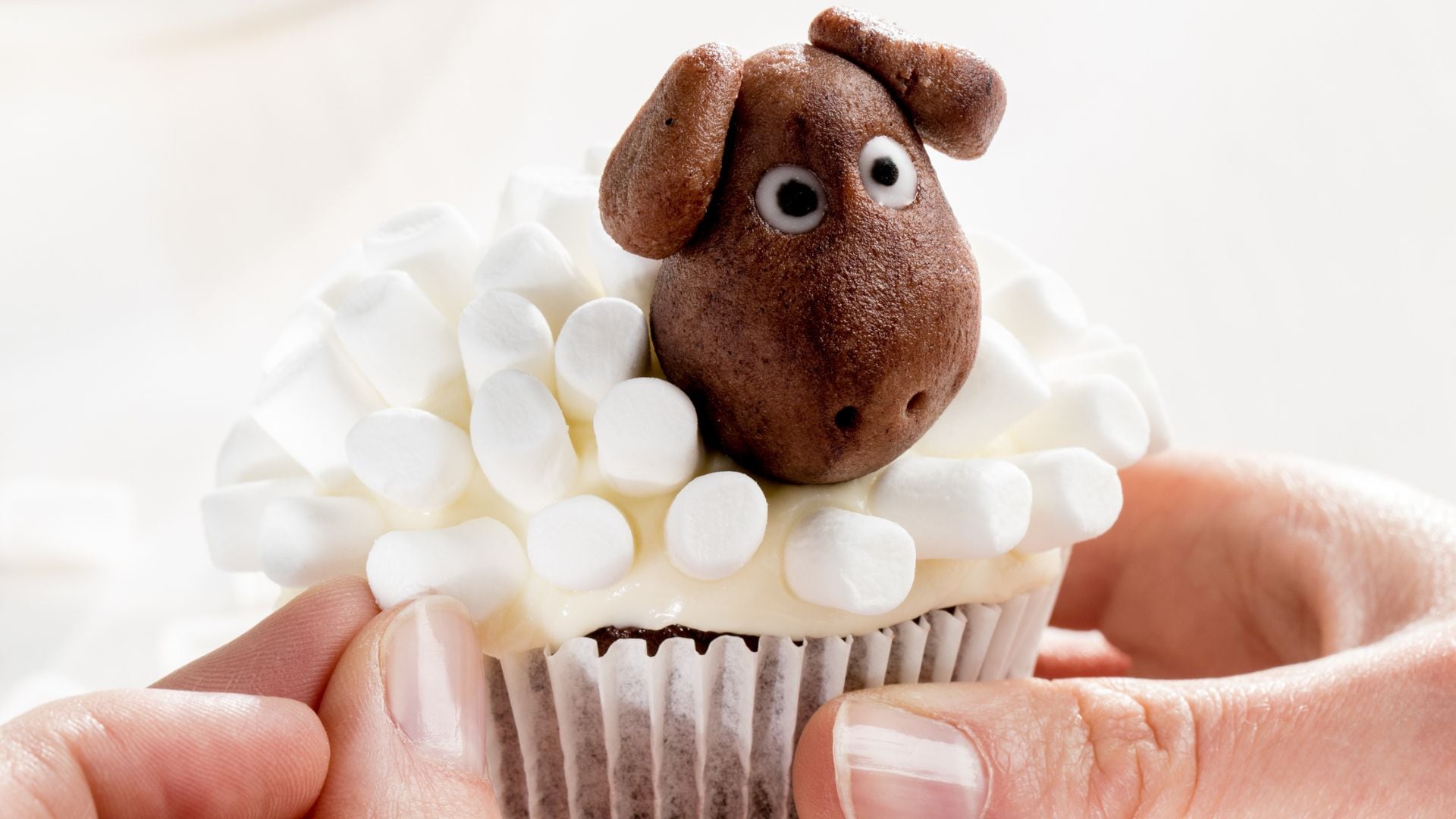 Cupcake in Schafform