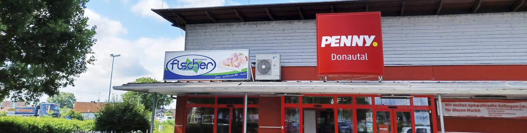 Sie sehen den Eingang vom Penny Markt in Hengersberg, Donau Str. 6