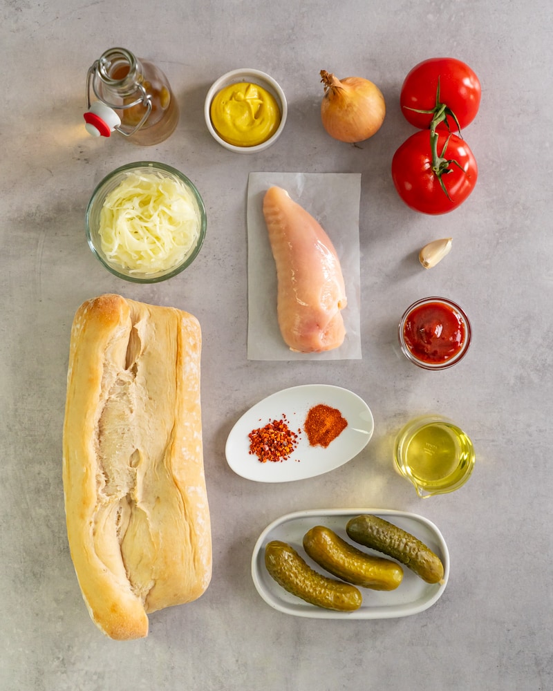 Dieses Bild zeigt die Zutaten für das saftige Sandwich.