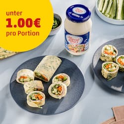 Dieses Bild zeigt wie der Pfannkuchen bestrichen wird.