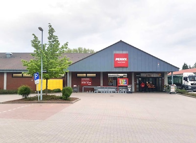 Sie sehen den Eingang vom Penny Markt in Wismar Am Wiesengrund 8