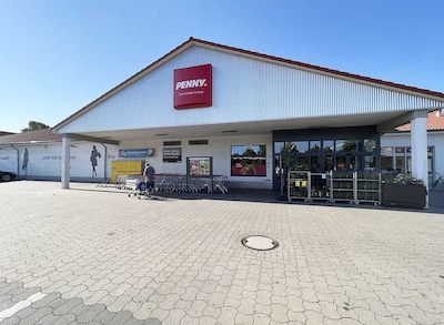 Sie sehen den Eingang vom Penny Markt in Magdeburg/Neu Olvenstedt, Olvenstedter Scheid 101