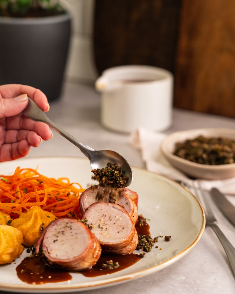Festtagsfilet mit Möhrenstroh und Kartoffel-Krönchen