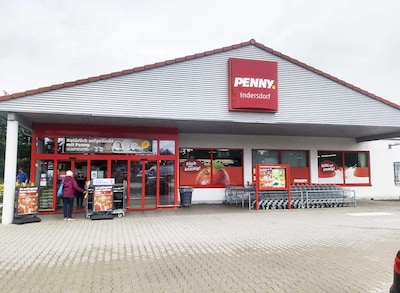 Sie sehen den Eingang vom Penny Markt in Markt Indersdorf Hafnerstr. 1