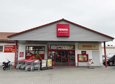 Sie sehen den Eingang vom Penny Markt in Meissen Rosa-Luxemburg-Str. 3