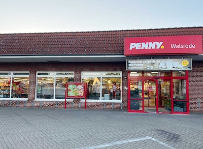 Sie sehen den Eingang vom Penny Markt in Walsrode, Von-Stolzenberg-Str. 10