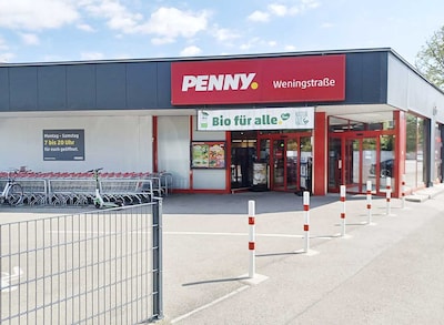 Sie sehen den Eingang vom Penny Markt in Ingolstadt Weningstraße 37