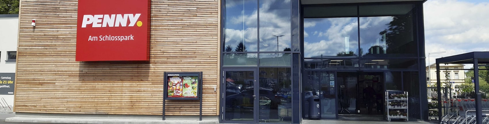 Sie sehen den Eingang vom Penny Markt in Hadamar, Neue Chaussee 2A