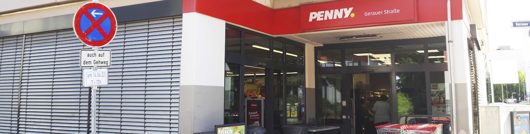 Sie sehen den Eingang vom Penny Markt in Frankfurt/Niederrad, Gerauer Str. 15