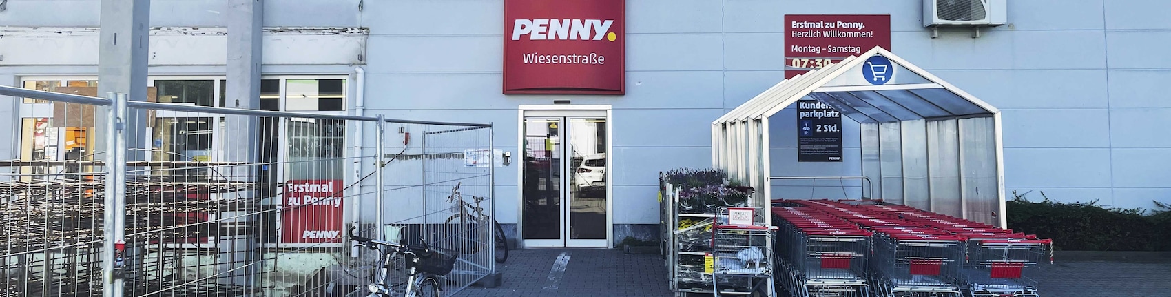 Sie sehen den Eingang vom Penny Markt in Viernheim, Wiesenstr. 71A