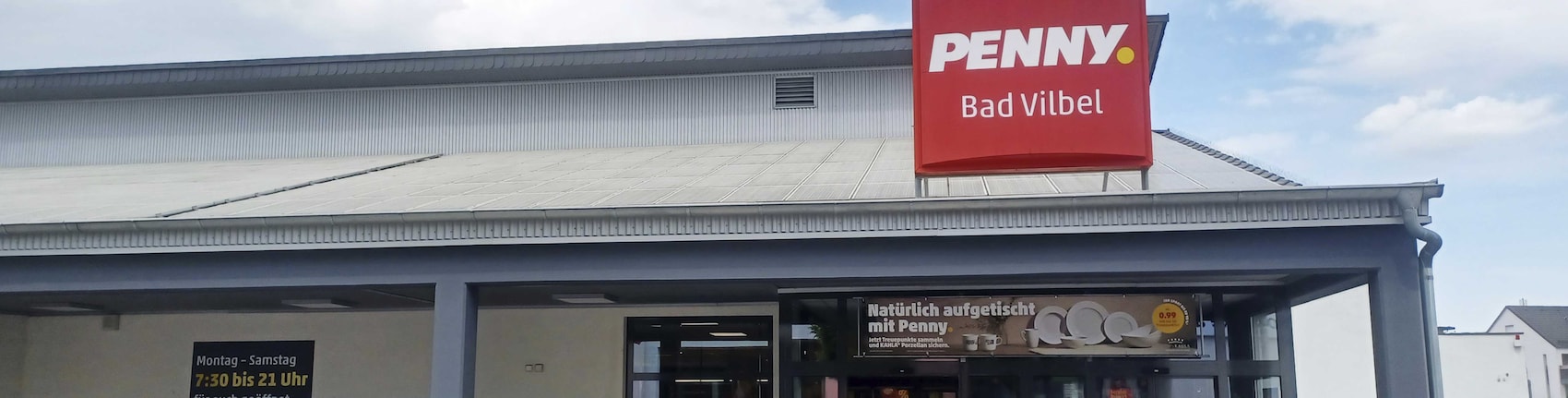 Sie sehen den Eingang vom Penny Markt in Bad Vilbel, Friedberger Str. 77