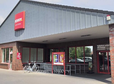 Sie sehen den Eingang vom Penny Markt in Wolfen, Steinfurther Str. 12B