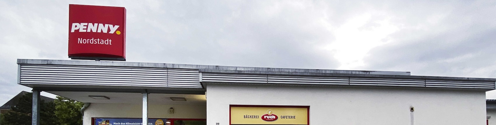 Sie sehen den Eingang vom Penny Markt in Kassel/Nord, Struthbachweg 22/Ecke Wiener Str.