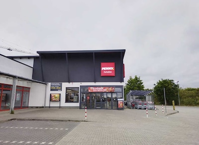 Sie sehen den Eingang vom Penny Markt in Weilerswist Parkallee 18 