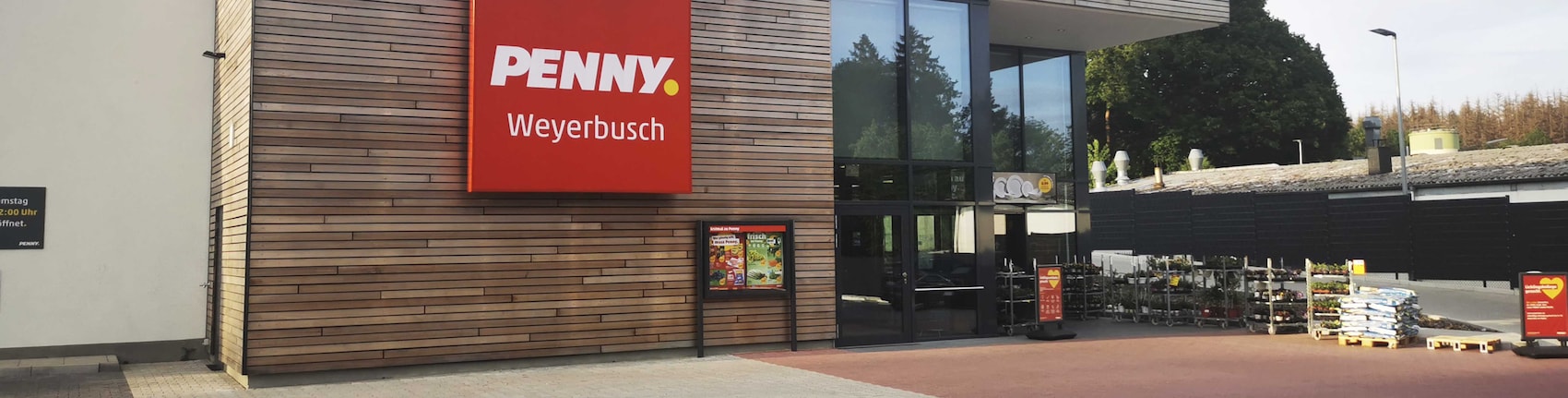 Sie sehen den Eingang vom Penny Markt in Weyerbusch Frankfurter Str. 25