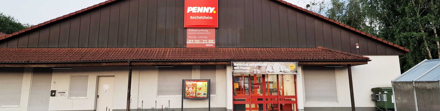 Sie sehen den Eingang vom Penny Markt in Reichelsheim Hochstr. 5