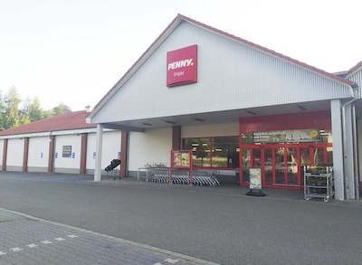Sie sehen den Eingang vom Penny Markt in Enger, Niedermuehlenstr. 5