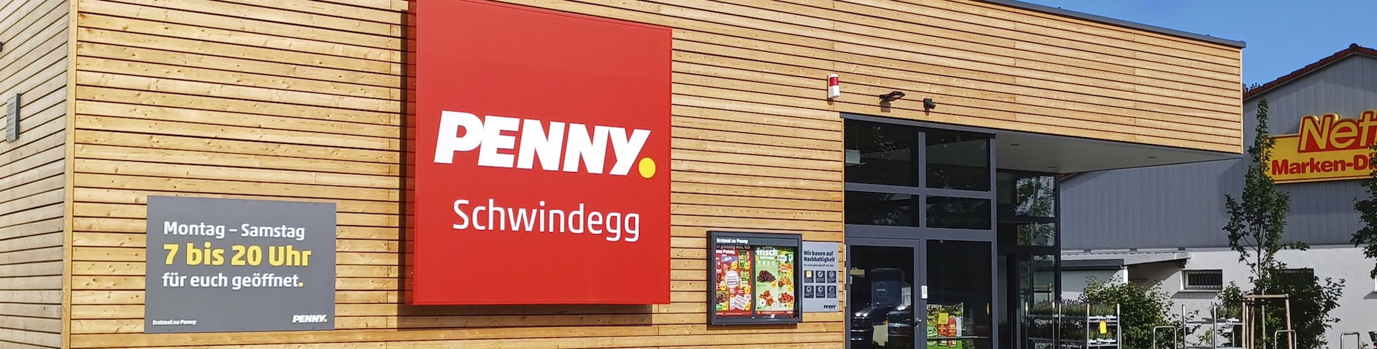 Sie sehen den Eingang vom Penny Markt in Schwindegg, Flurstr. 2