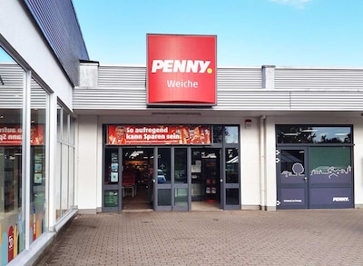 Sie sehen den Eingang vom Penny Markt in Flensburg/Weiche Holzkrugweg 4-6