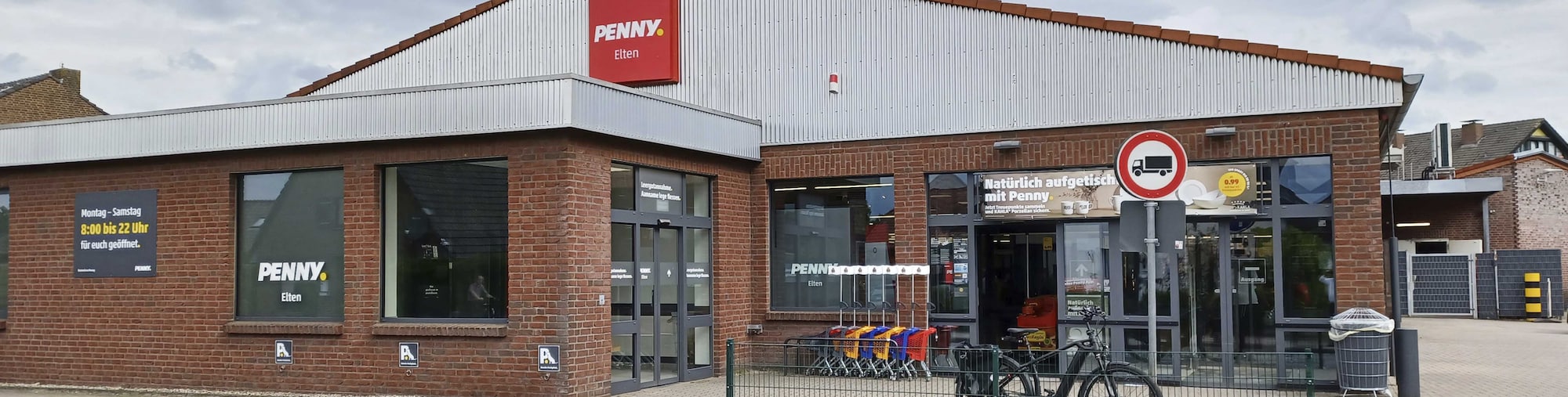 Sie sehen den Eingang vom Penny Markt Emmerich – Elten Beeker Str. 22