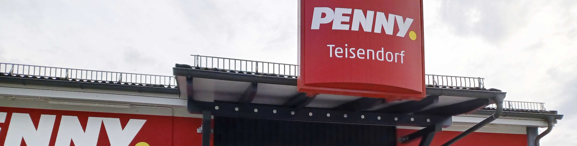 Sie sehen den Eingang vom Penny Markt in Teisendorf, Freidlinger Str. 4